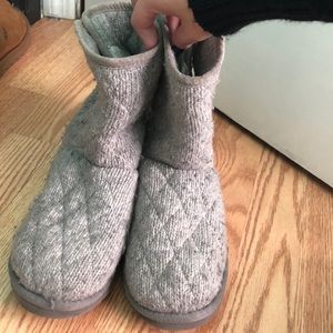 gray knit UGGS!!